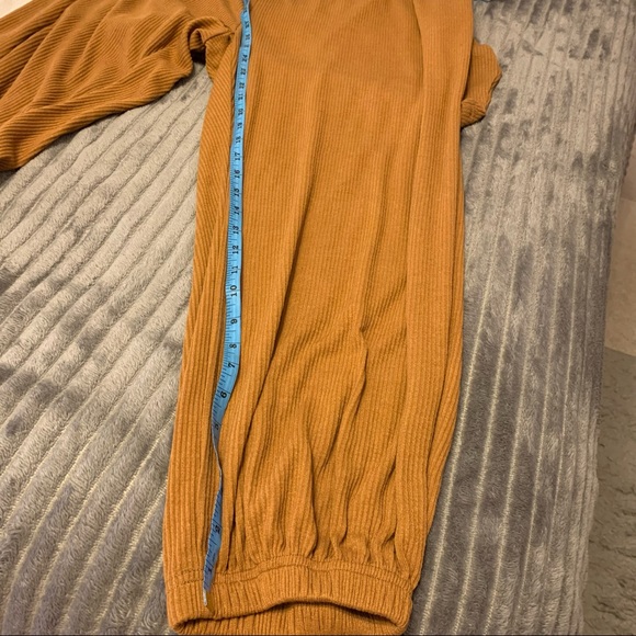 Super Cute Brown 2 Piece Set 🤎🤎 - Picture 15 of 16